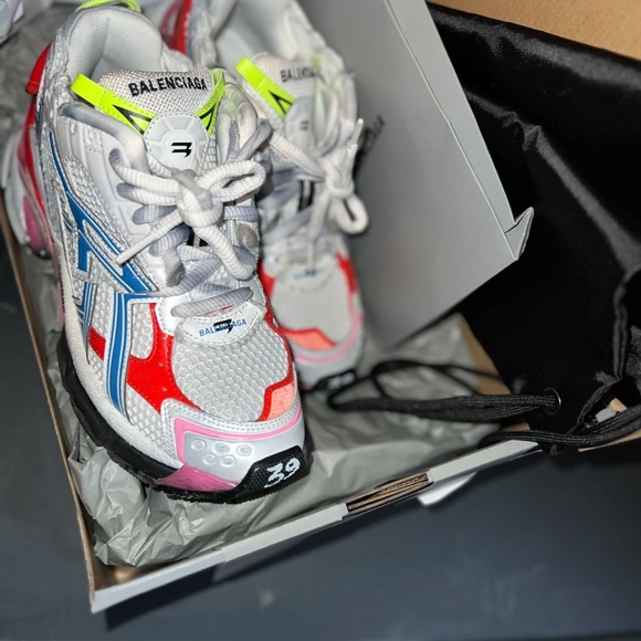 Authentic Balenciaga men’s runner sneakers - Picture 2 of 2